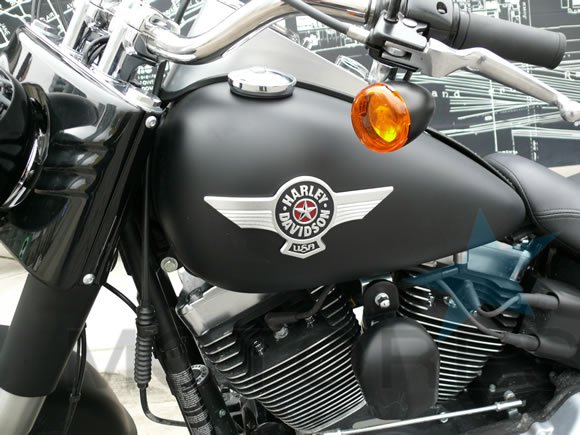 Harley-Davidson Fat boy Lo - Ride Review on MOTORESS