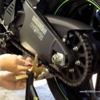 How to Clean and Lube Your Motorcycle Chain - MOTORESS