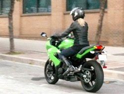 Kawasaki Ninja 400R women and motorcycles Motoress 