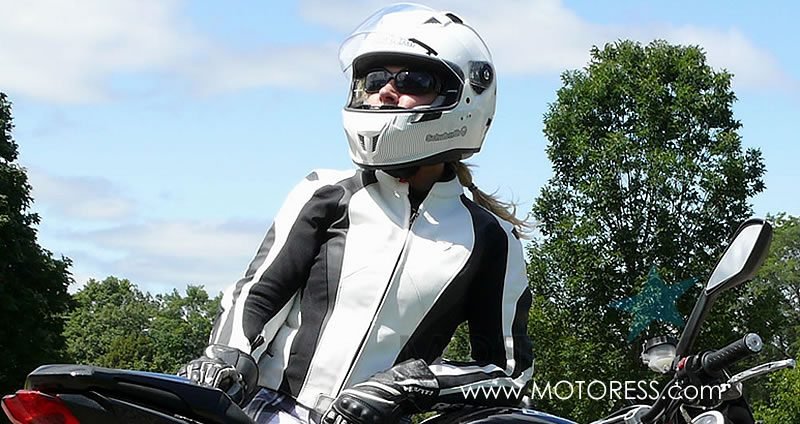 Schuberth SR1 Helmet Review Light Fit for Women - MOTORESS