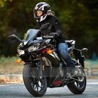 Yamaha YZF R3 Sportbike Lightweight Sporty Fun - MOTORESS