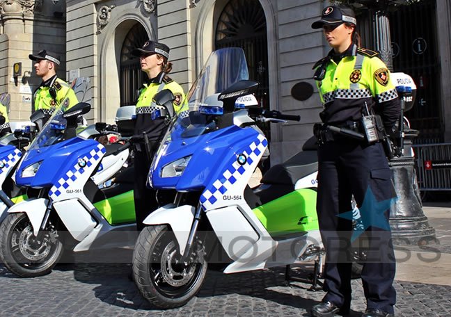 gør ikke Dempsey område BMW Maxi Scooter C Evolution for Barcelona Police Women and Men - Woman  Motorcycle Enthusiast - MOTORESS