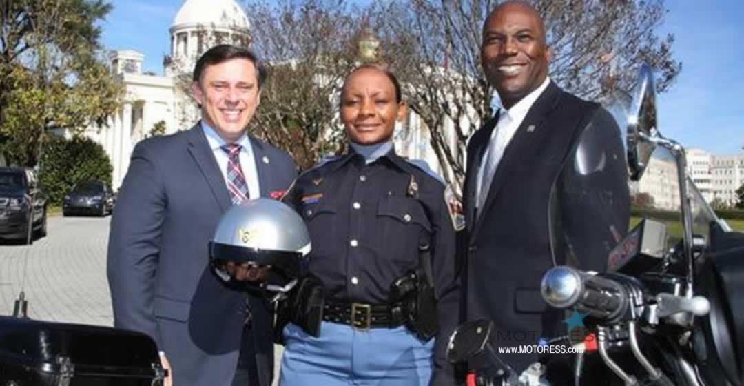 First Woman State Trooper in Alabama Motorcycle Unit - MOTORESS