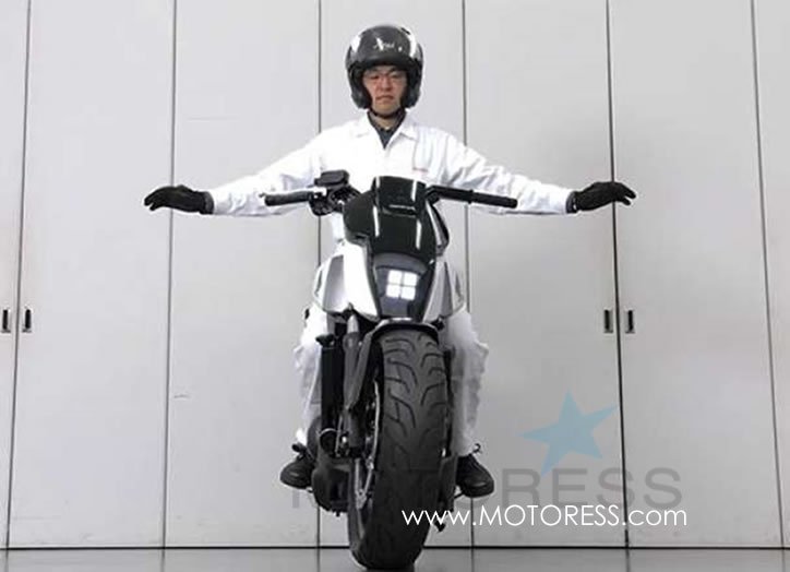 Honda Riding Assist Self Balancing Motorcycle - MOTORESS