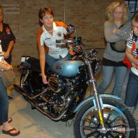Harley-Davidson Garage Party for Women Who Want to Get Into Motorcycling - MOTORESS