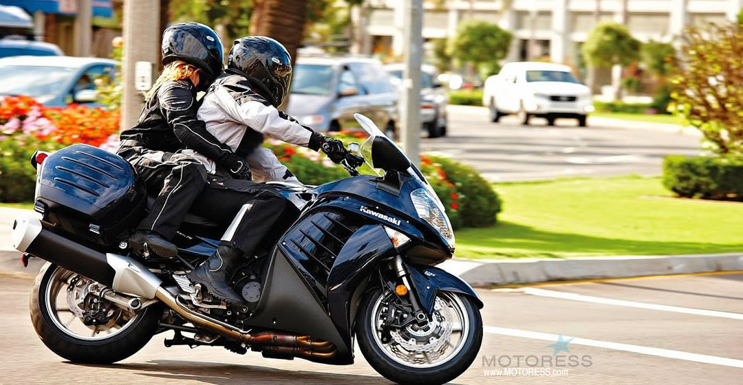 All the Best Tricks To Riding A Motorcycle With A Passenger - MOTORESS