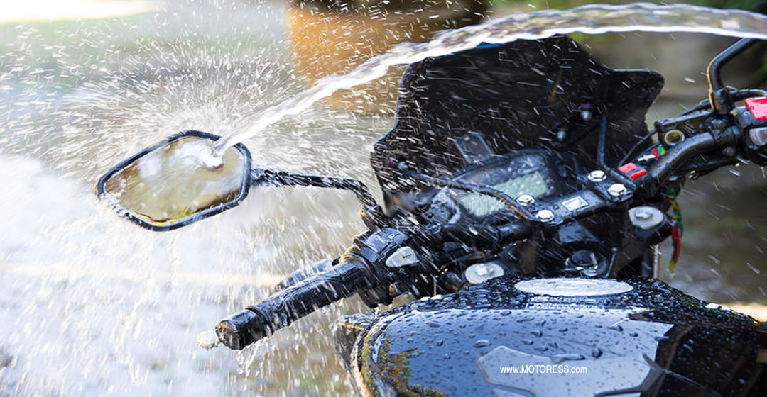 How To Wash Your Motorcycle - MOTORESS