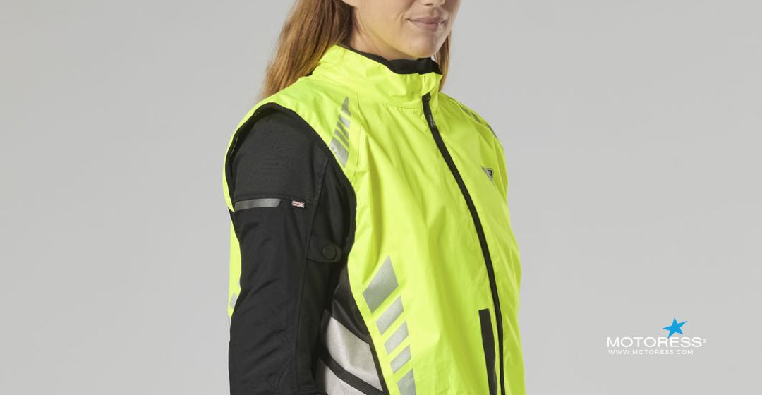 Wear-A-High-Visibility-Motorcycle-Vest-toBoostVisibility-MOTORESS