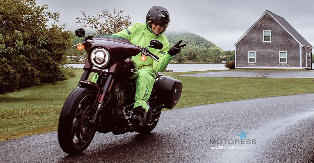How To Ride Your Motorcycle In The Rain - MOTORESS